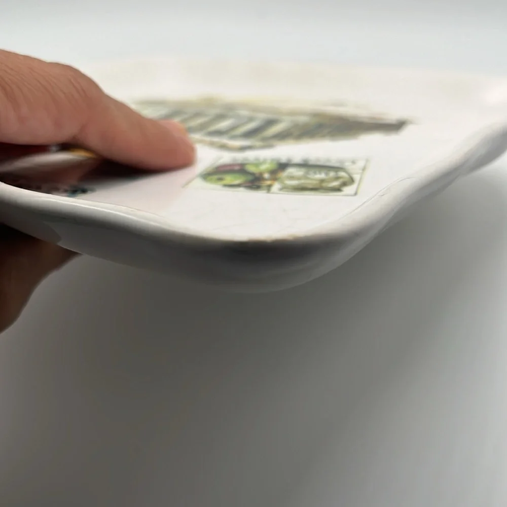 Sur la table Small Serving Dish